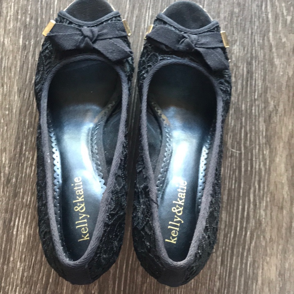 SOLD ✨ Kelly & Katie Wedge Lace Peep Toe Bow Sandal Heel - Picture 6 of 12